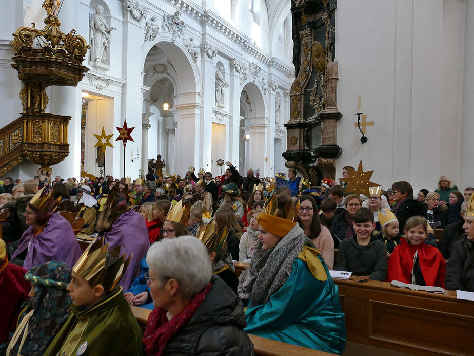 Aussendung der Sternsinger im Hohen Dom zu Fulda (Foto: Karl-Franz Thiede)